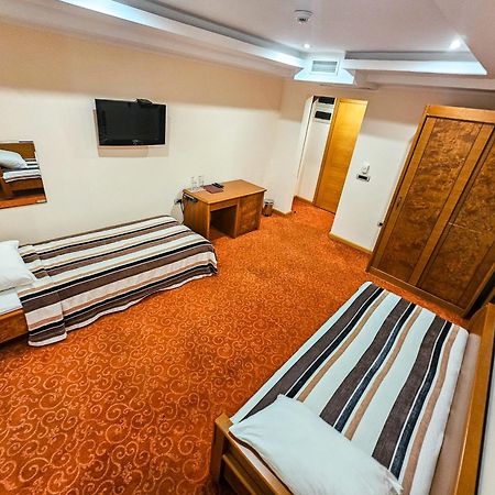 Mali Hotel Bambis Podgorica Zewnętrze zdjęcie