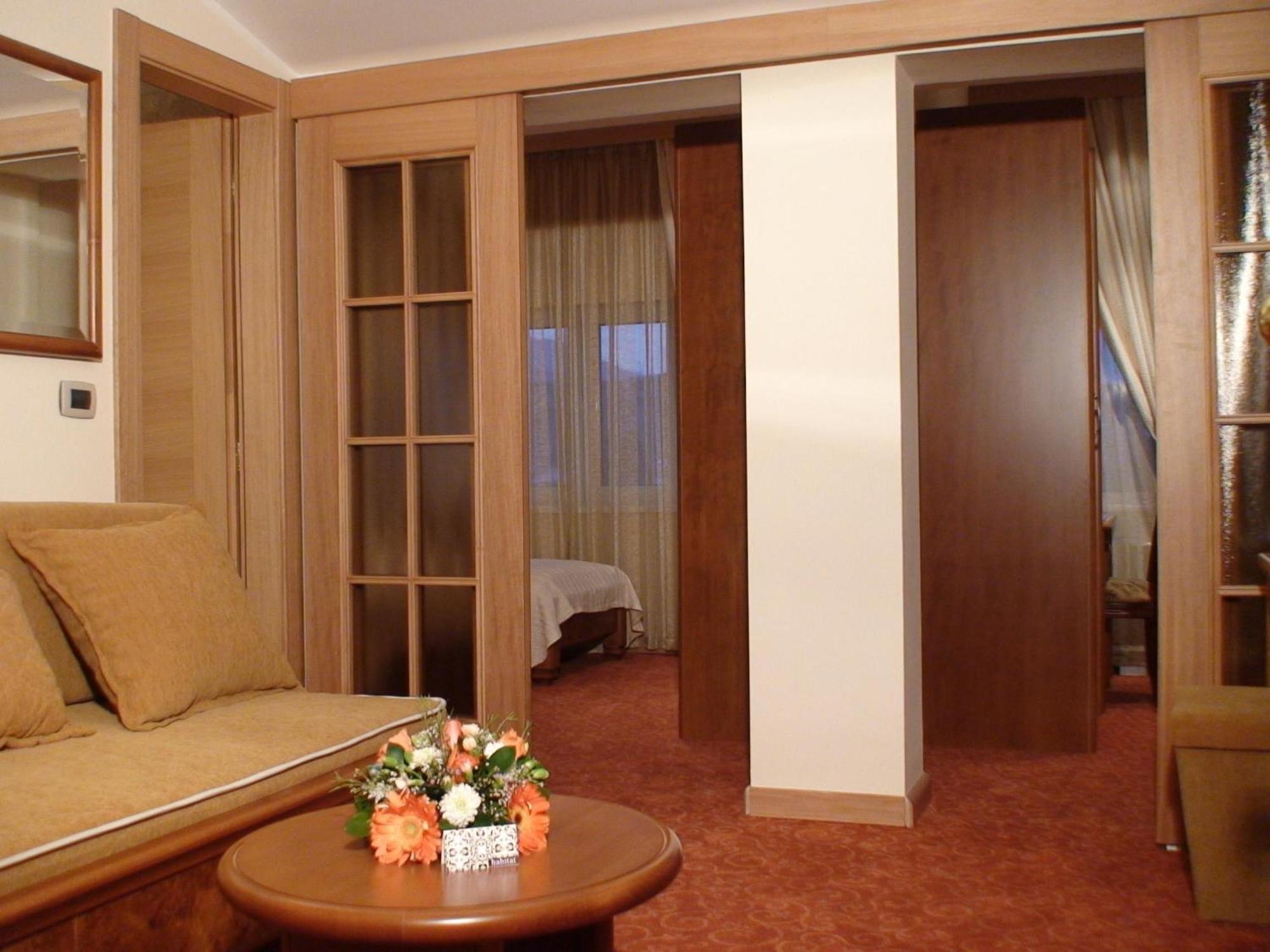 Mali Hotel Bambis Podgorica Zewnętrze zdjęcie
