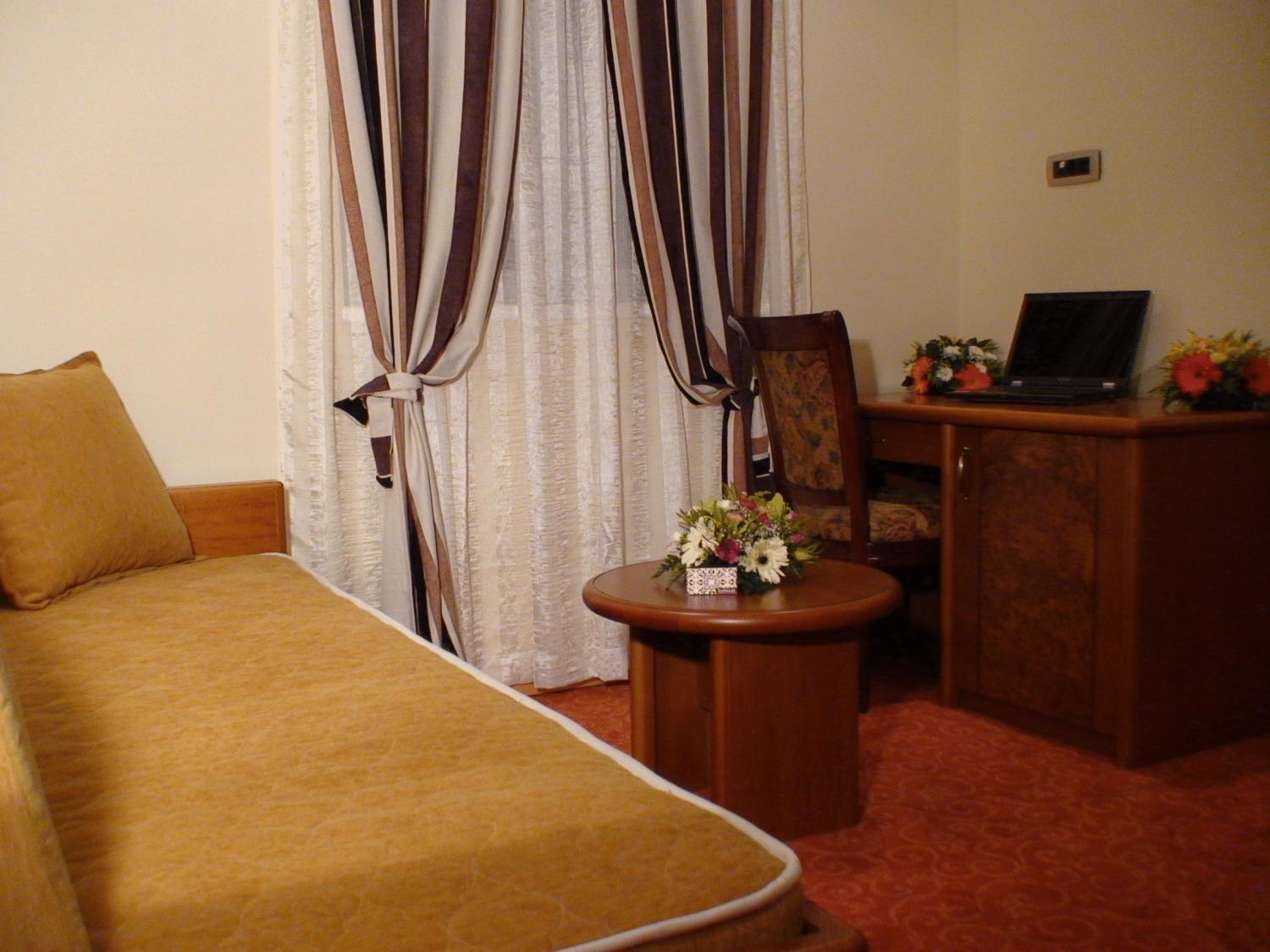 Mali Hotel Bambis Podgorica Zewnętrze zdjęcie