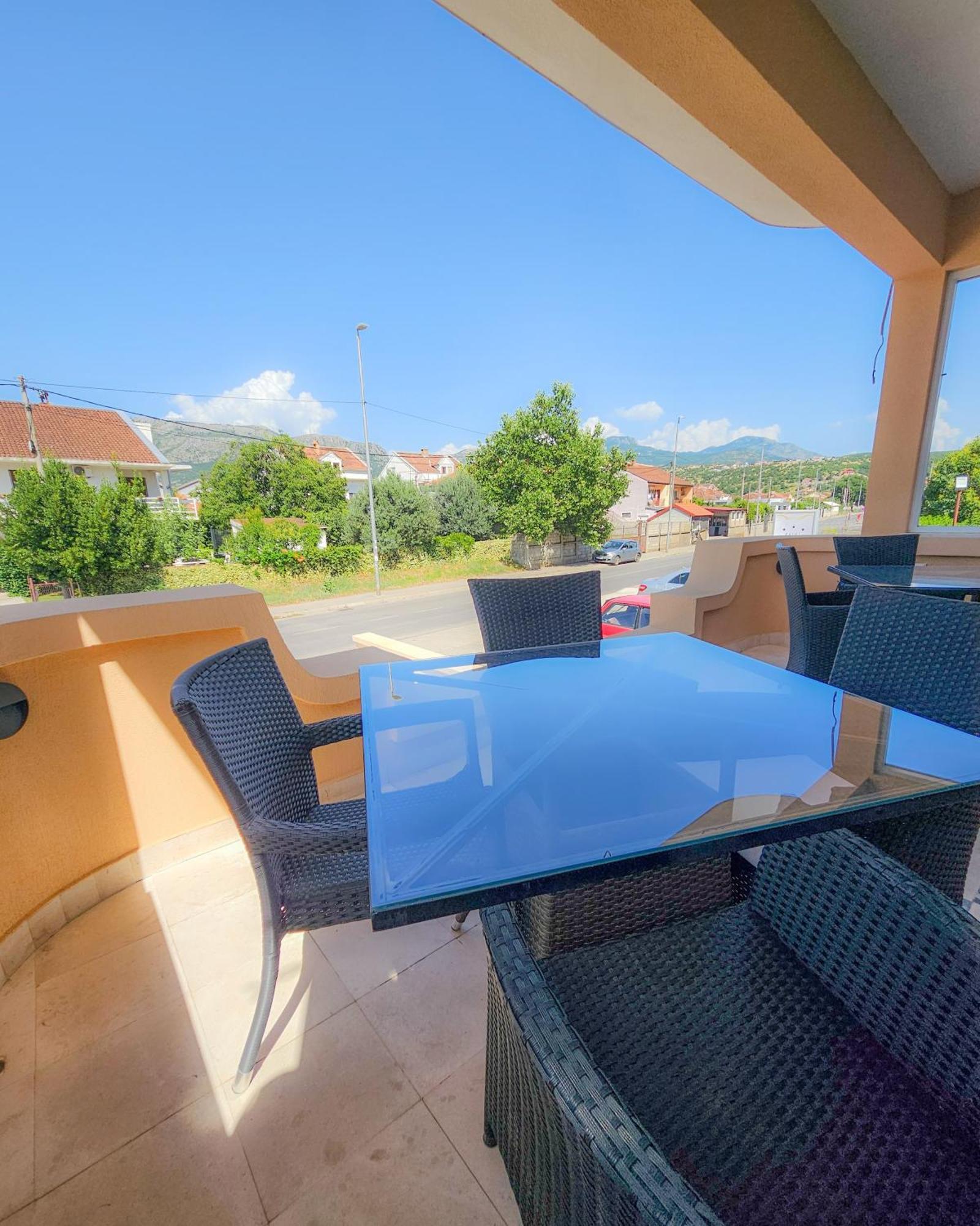 Mali Hotel Bambis Podgorica Zewnętrze zdjęcie