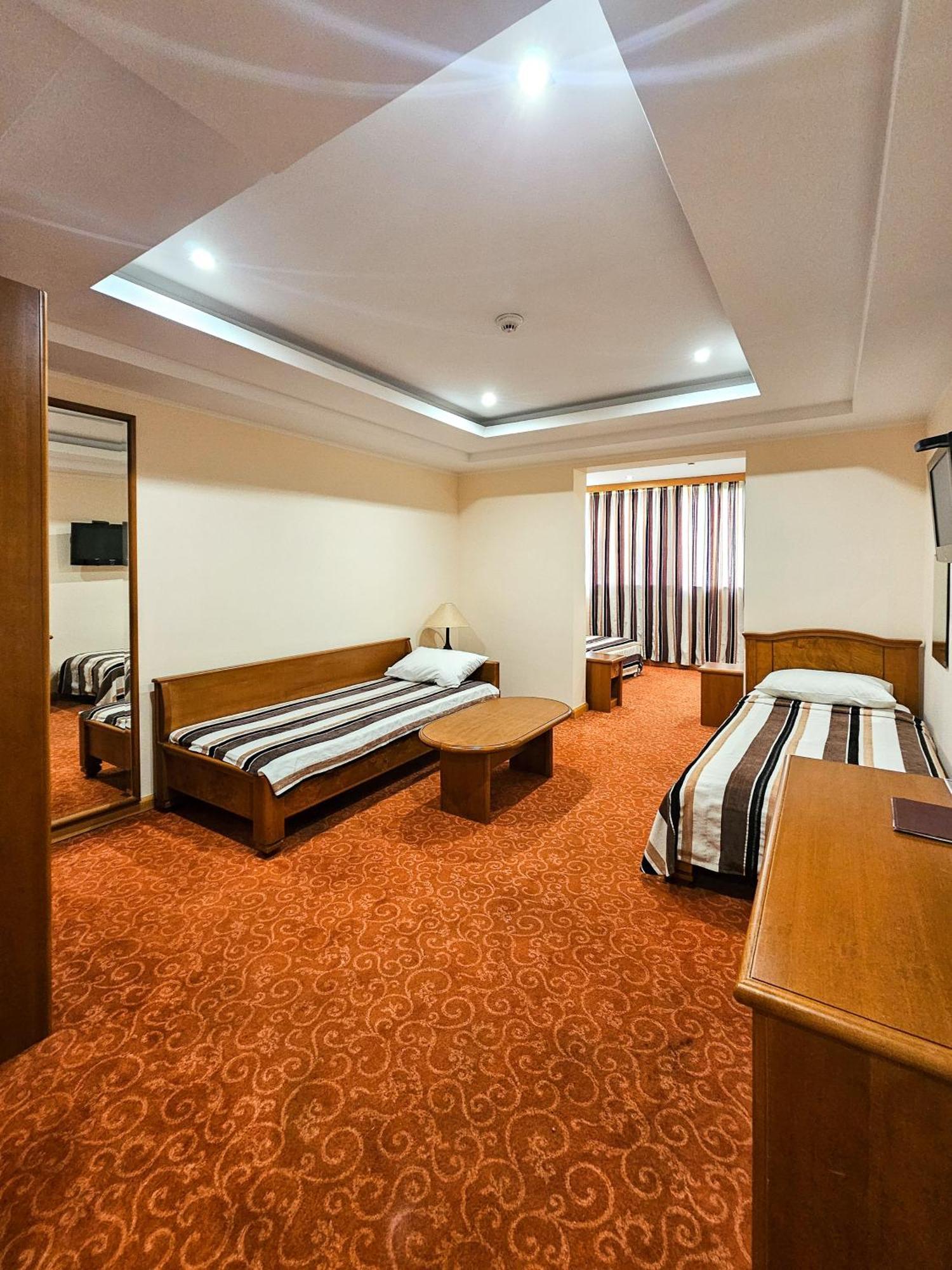 Mali Hotel Bambis Podgorica Zewnętrze zdjęcie