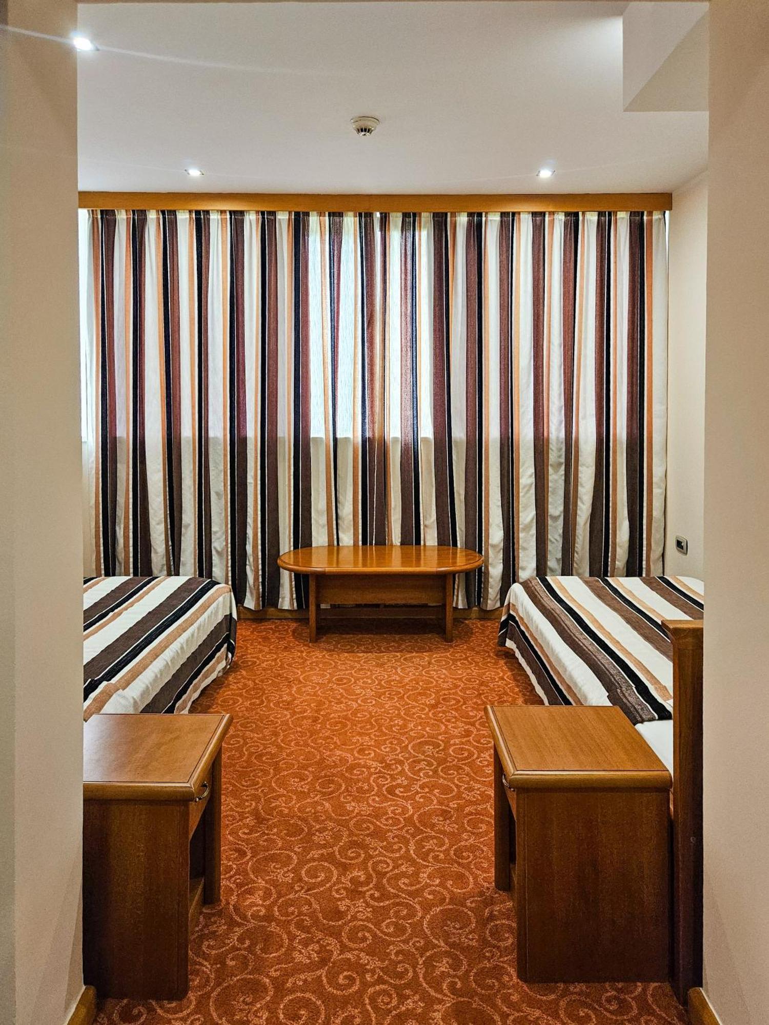 Mali Hotel Bambis Podgorica Zewnętrze zdjęcie