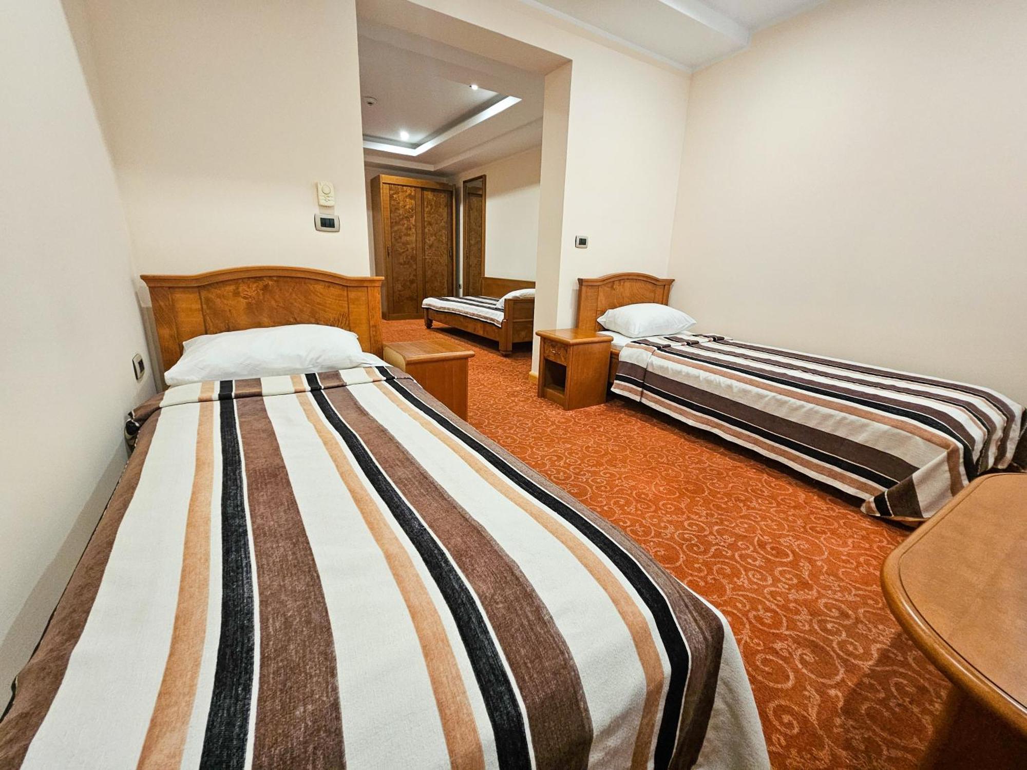Mali Hotel Bambis Podgorica Zewnętrze zdjęcie
