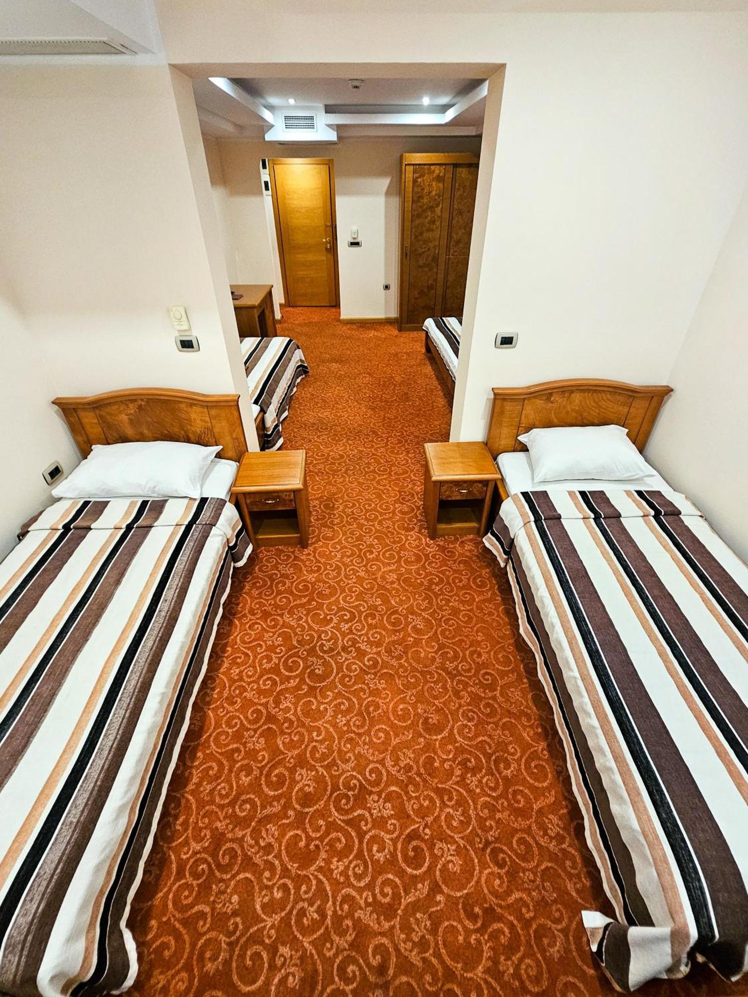 Mali Hotel Bambis Podgorica Zewnętrze zdjęcie