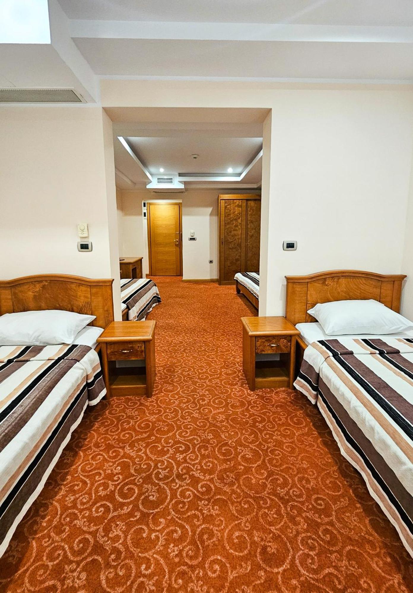 Mali Hotel Bambis Podgorica Zewnętrze zdjęcie