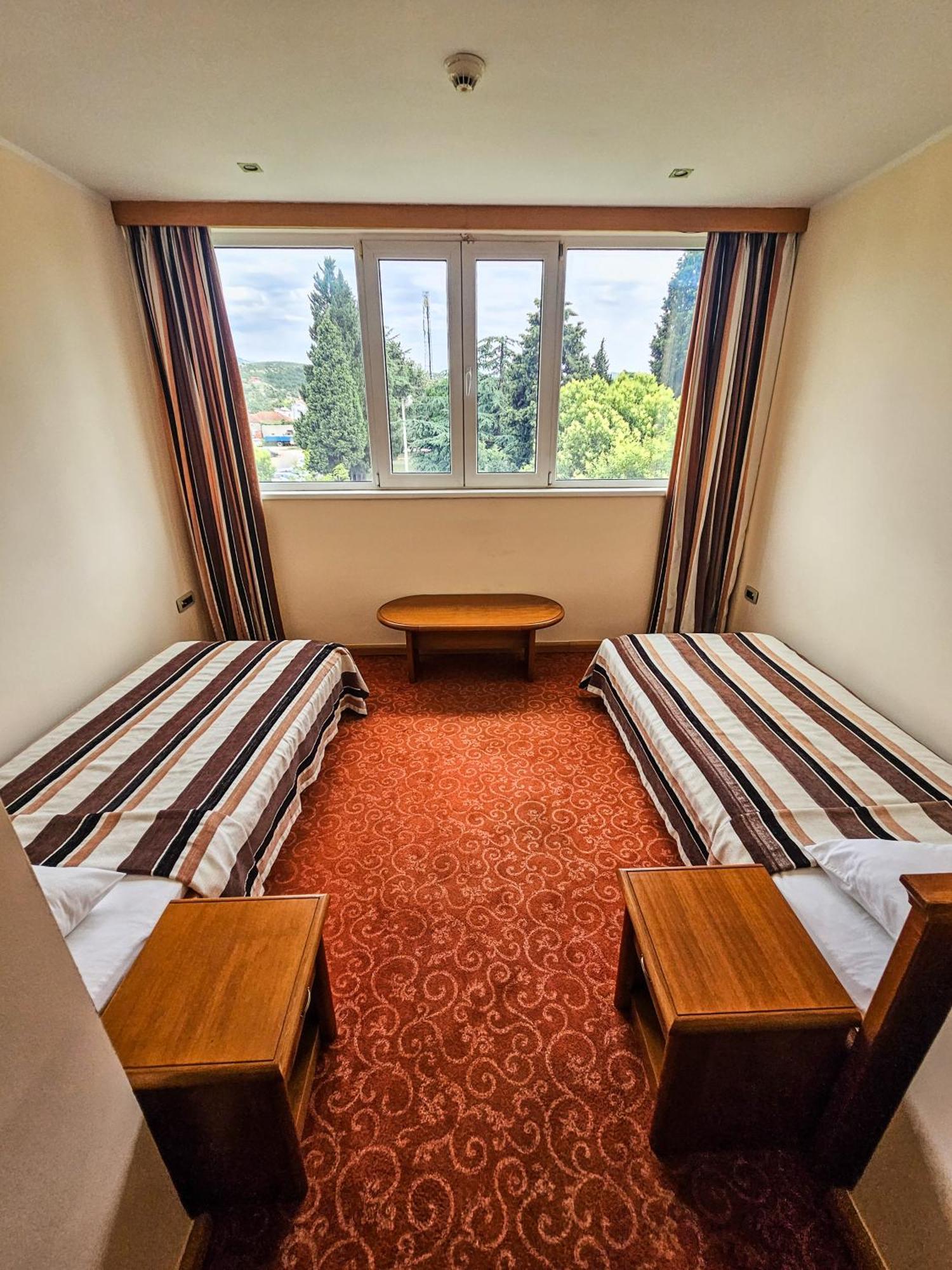 Mali Hotel Bambis Podgorica Zewnętrze zdjęcie