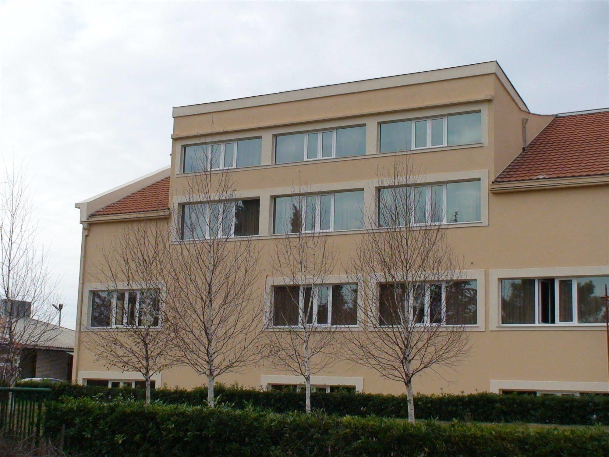 Mali Hotel Bambis Podgorica Zewnętrze zdjęcie