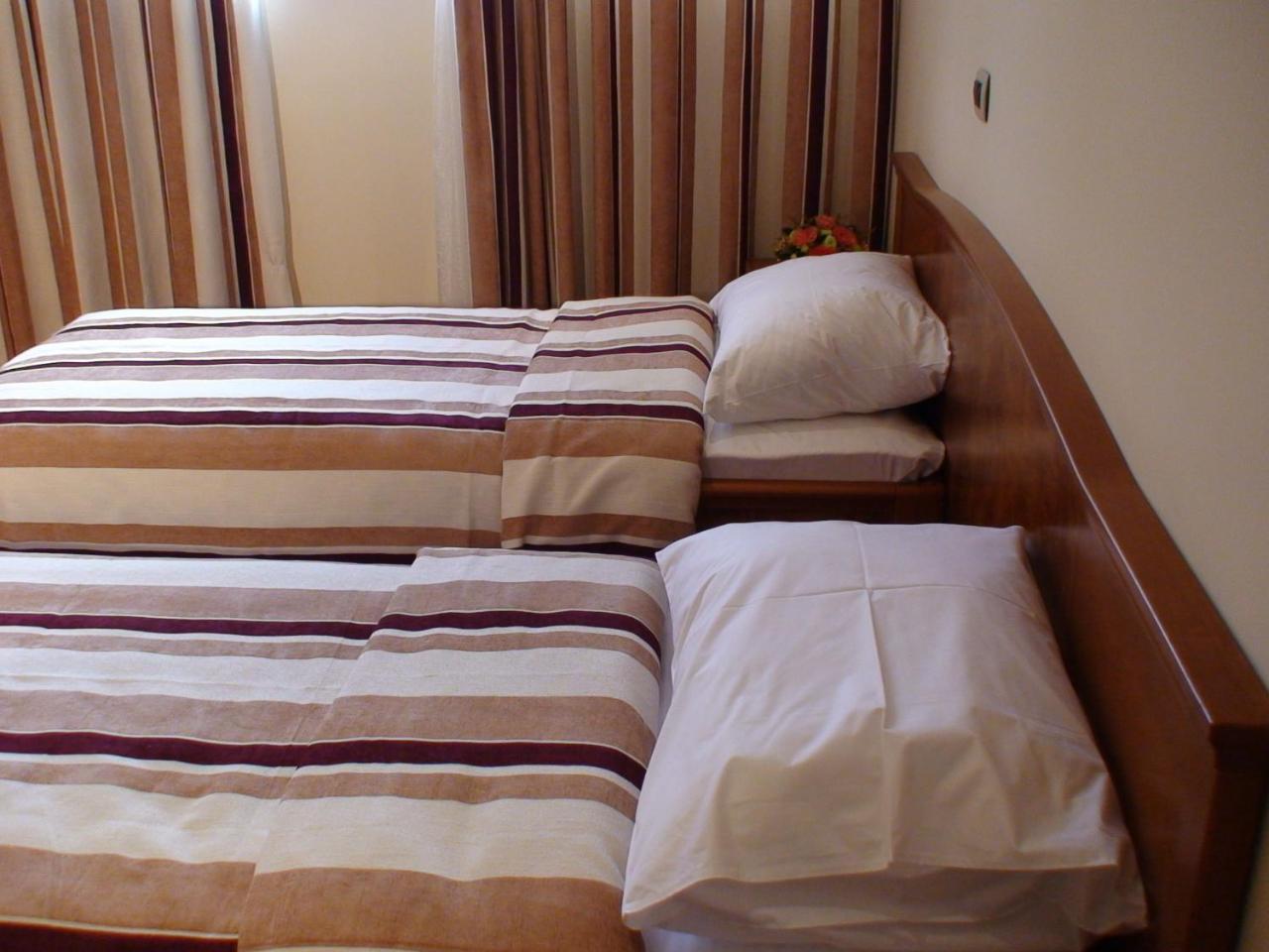 Mali Hotel Bambis Podgorica Zewnętrze zdjęcie
