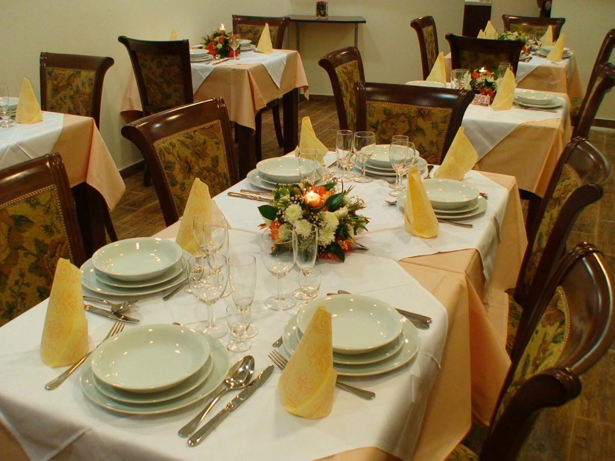 Mali Hotel Bambis Podgorica Zewnętrze zdjęcie