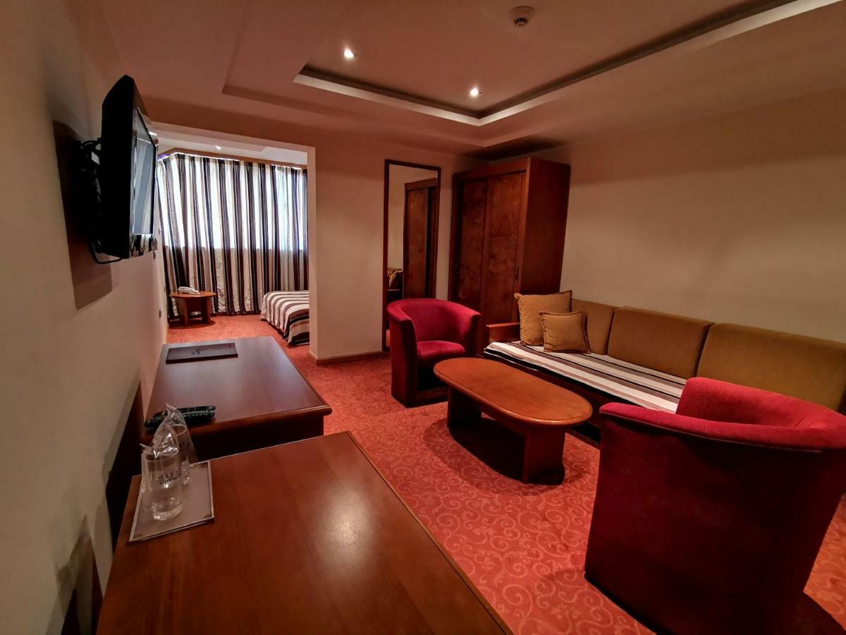 Mali Hotel Bambis Podgorica Zewnętrze zdjęcie